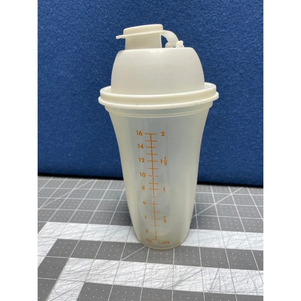TUPPERWARE  QUICK‎ SHAKE WHITE MISSING INNER MIXER  844